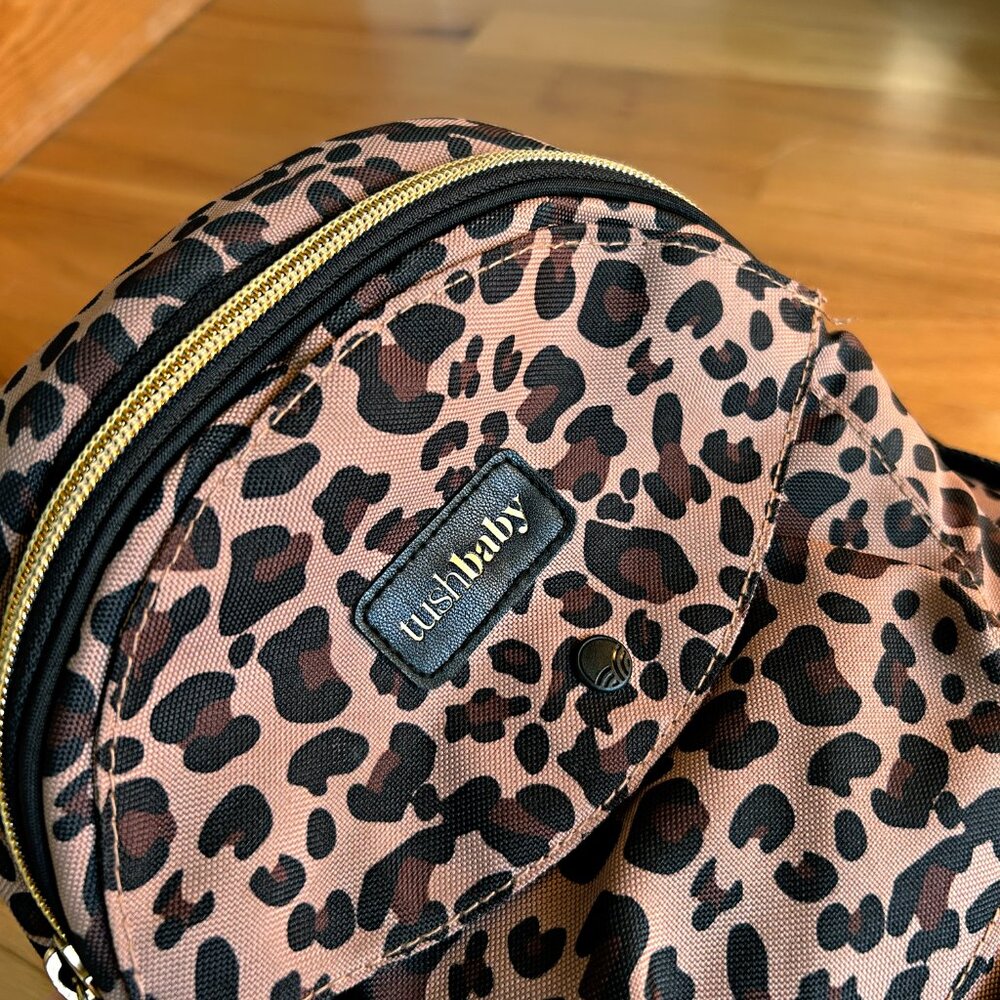 TushBaby Leopard Cheetah Hip Support Seat